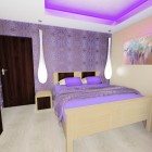 Nowoczesna sypialnia w mistycznym fiolecie Dom Pszczyna