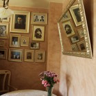 Śmietankowe wnętrze z cegłą w tle Dom Tychy