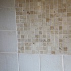 Śmietankowe wnętrze z cegłą w tle Dom Tychy