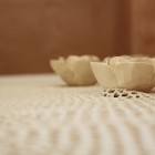 Śmietankowe wnętrze z cegłą w tle Dom Tychy