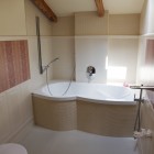 Śmietankowe wnętrze z cegłą w tle Dom Tychy