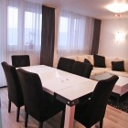 W bieli i fuksji apartament Katowice