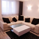 W bieli i fuksji apartament Katowice